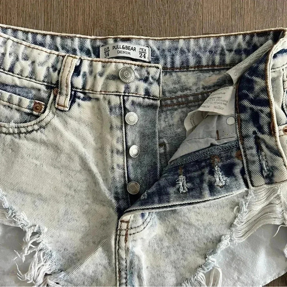 Pull & Bear Distressed Denim Shorts - Acid Wash - Size XS - Picture 6 of 10